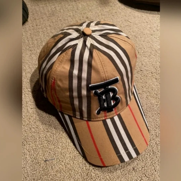 Burberry hat - Picture 1 of 3